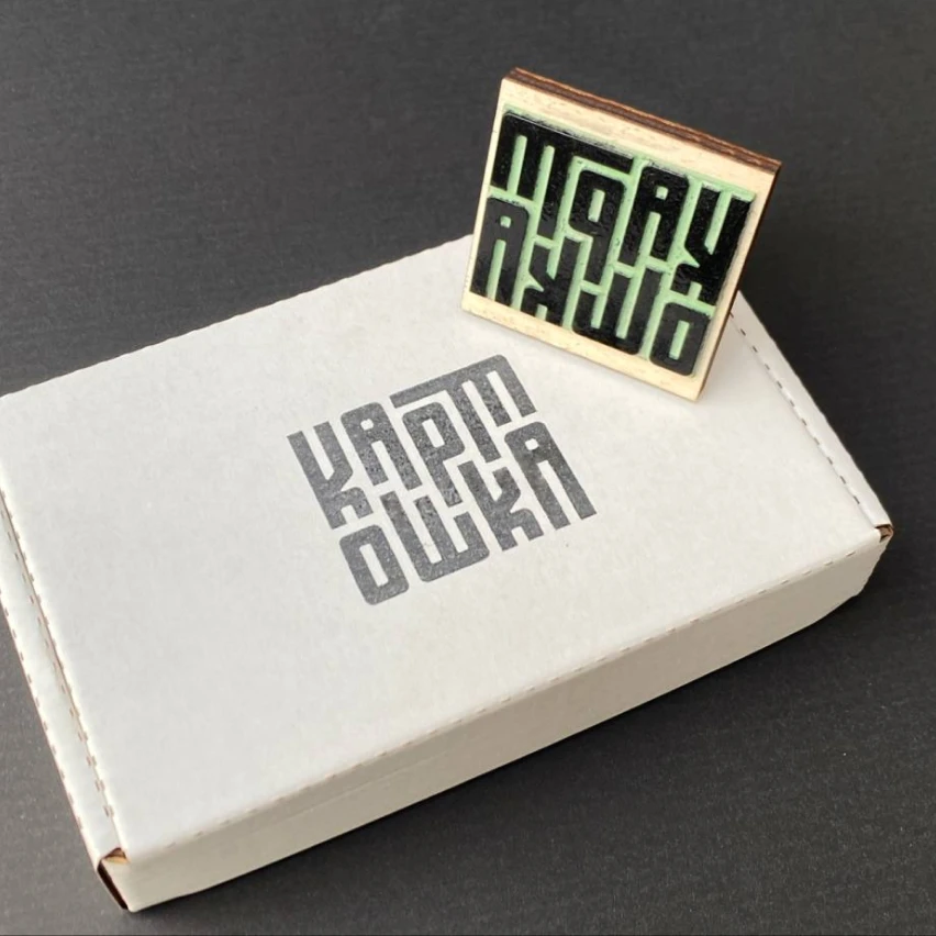 Пример штамповки на коробке