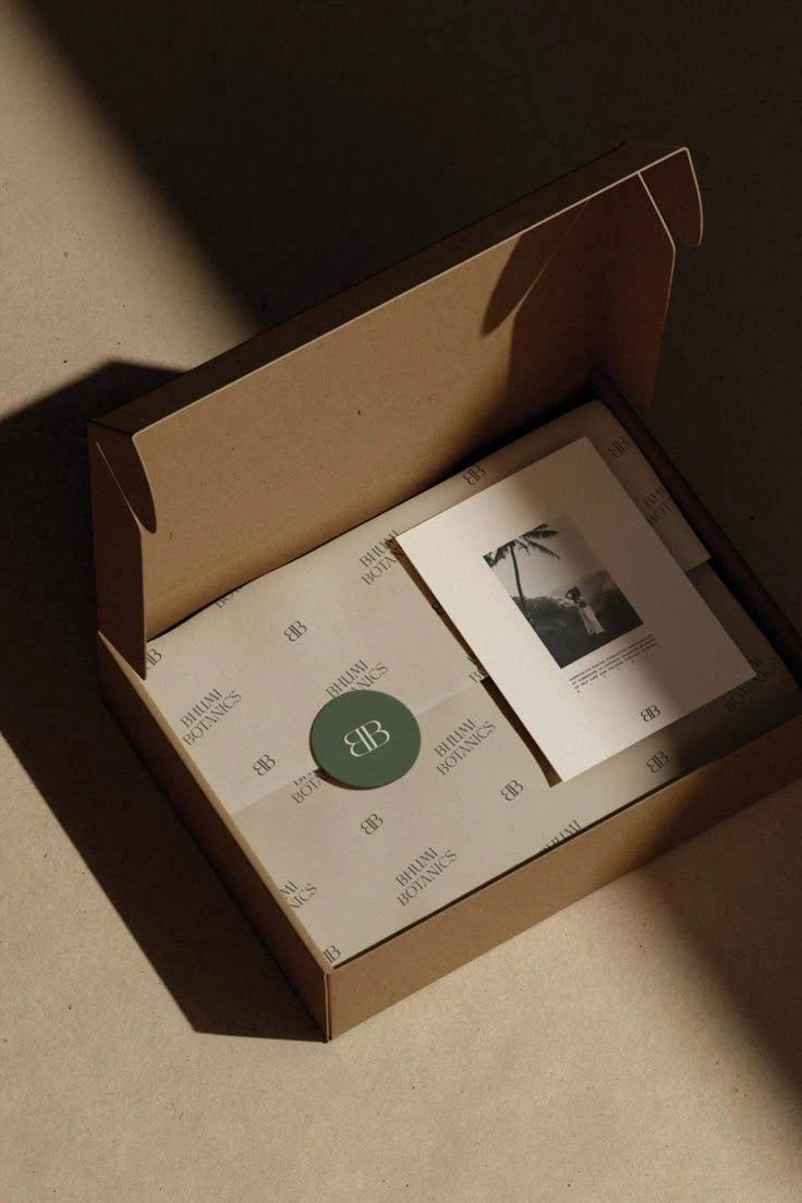 Маленькие коробки для хрупких товаров: защита и фиксация