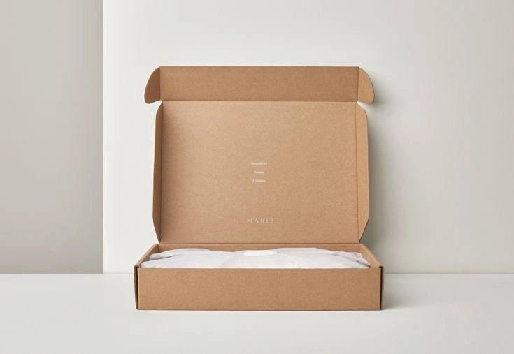 Маленькие коробки для доставки и почтовых отправлений